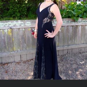 Floor length, lacy black prom or pageant dress!